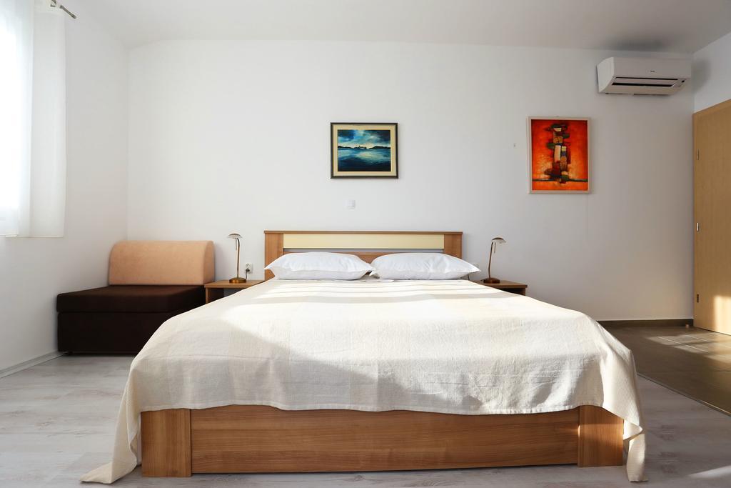 House Natali 70M From The Beach - Free Ev Top Up ريتنا المظهر الخارجي الصورة