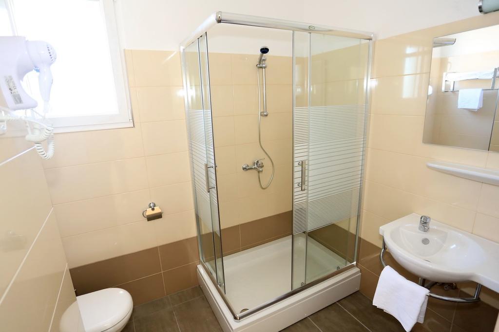 House Natali 70M From The Beach - Free Ev Top Up ريتنا المظهر الخارجي الصورة