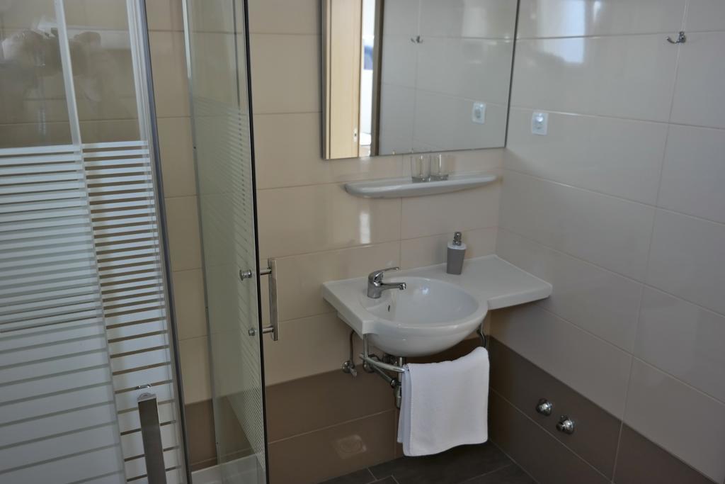 House Natali 70M From The Beach - Free Ev Top Up ريتنا المظهر الخارجي الصورة