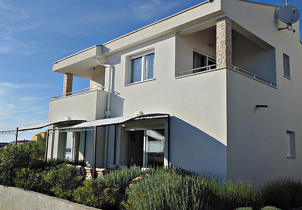 House Natali 70M From The Beach - Free Ev Top Up ريتنا المظهر الخارجي الصورة