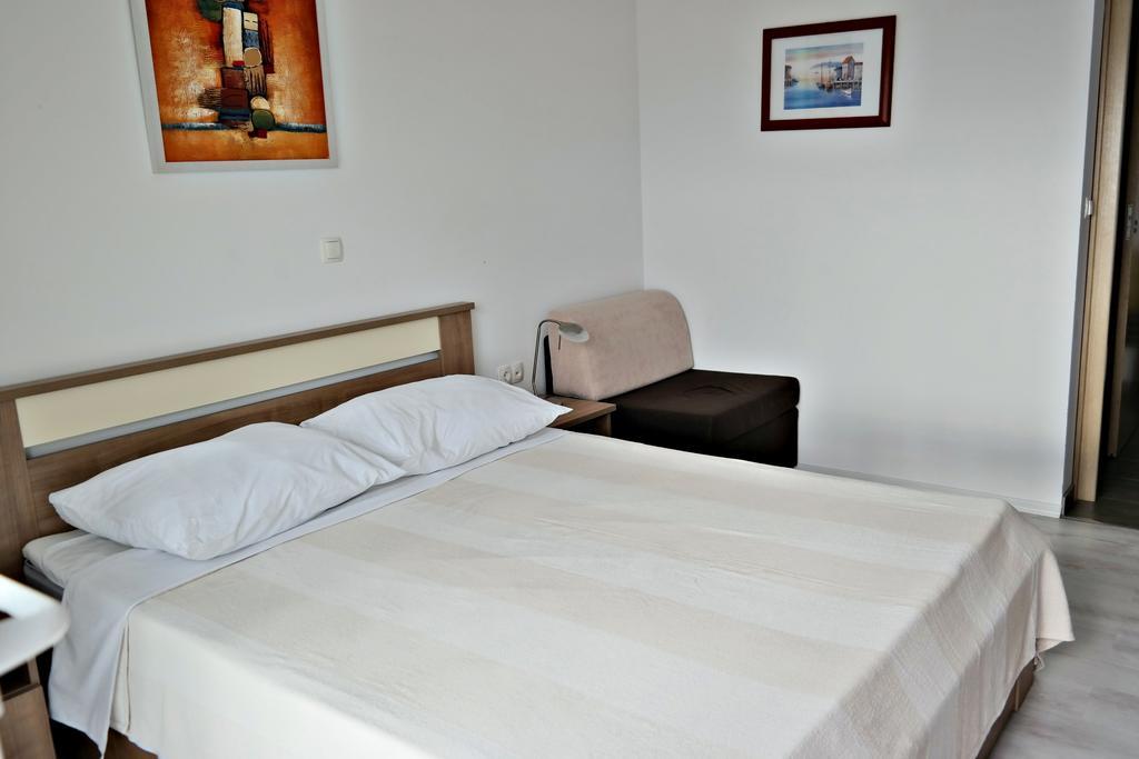 House Natali 70M From The Beach - Free Ev Top Up ريتنا المظهر الخارجي الصورة