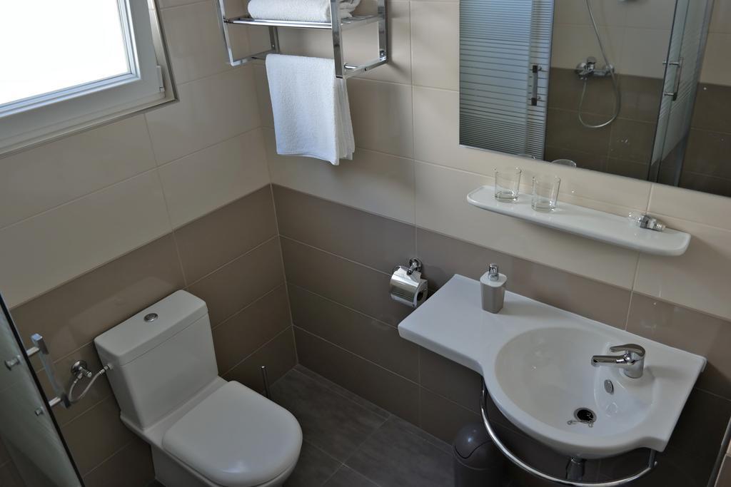 House Natali 70M From The Beach - Free Ev Top Up ريتنا المظهر الخارجي الصورة